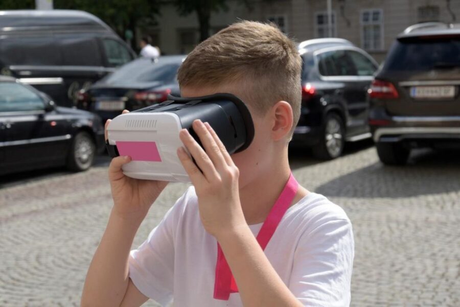 3D Salzburg: Unique VR-Tour - TimeTour app + VR glasses: the mechanics you should get right