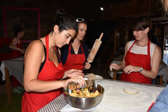 Apple Strudel & Prezel Cooking Class incl. Dinner & Music - Apple Strudel and Pretzels With Live Music: The Appeal
