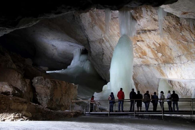Hallstatt & Ice Cave & 5 fingers Private Trip From Salzburg - Meeting point and the ride out of Salzburg
