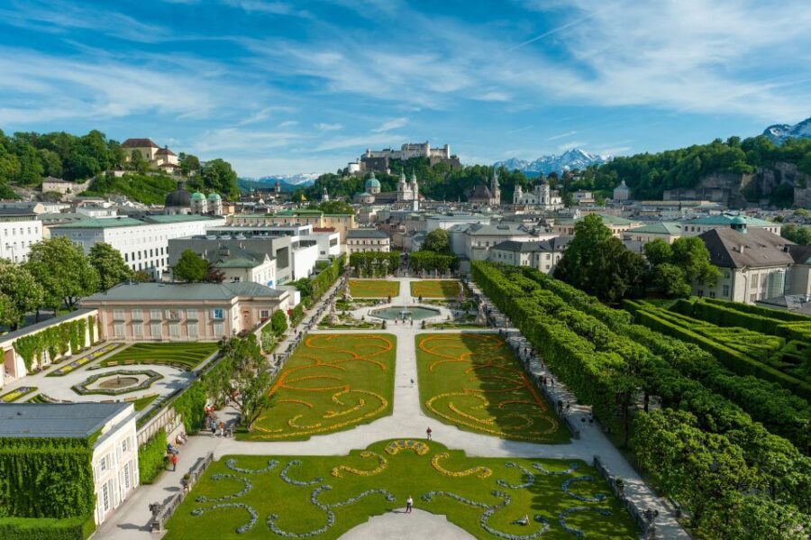 Original Sound of Music Tour with Schnitzel + Noodles - What You Really Get in 6 Hours (Tour + Meal Bundle)