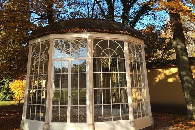 Private Tour The hills are alive: a tour to locations of the Sound of music film - Stift Nonnberg: where Maria’s story connects to a real convent
