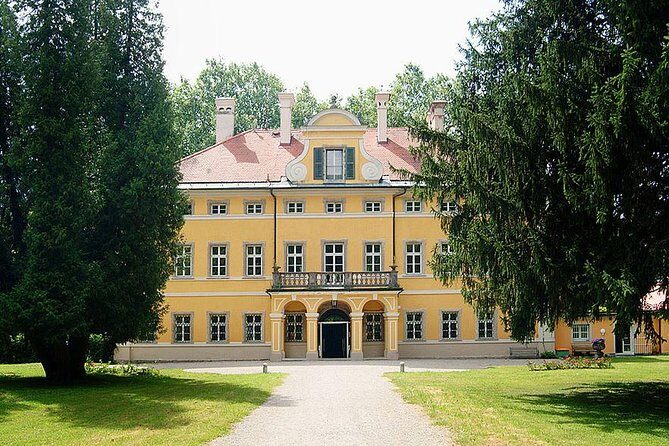 Private Tour The hills are alive: a tour to locations of the Sound of music film - Lake Wolfgang and the pass-by villages that set the mood