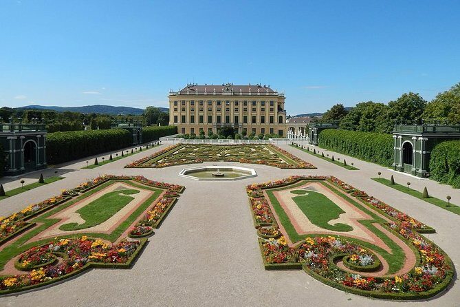 Private transfer from Salzburg to Vienna, 2 hours for sightseeing - Comfort and luggage: private car size actually matters here