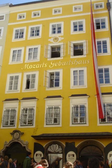 Salzburg 2.5-Hour Walking Tour: Mozart, Old Town & More - Starting at Mirabell Palace: the Salzburg you remember later