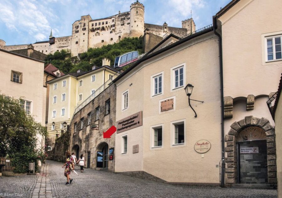 Salzburg: Best of Mozart Fortress Concert and Dinner - The funicular ride with music: your pre-concert warm-up
