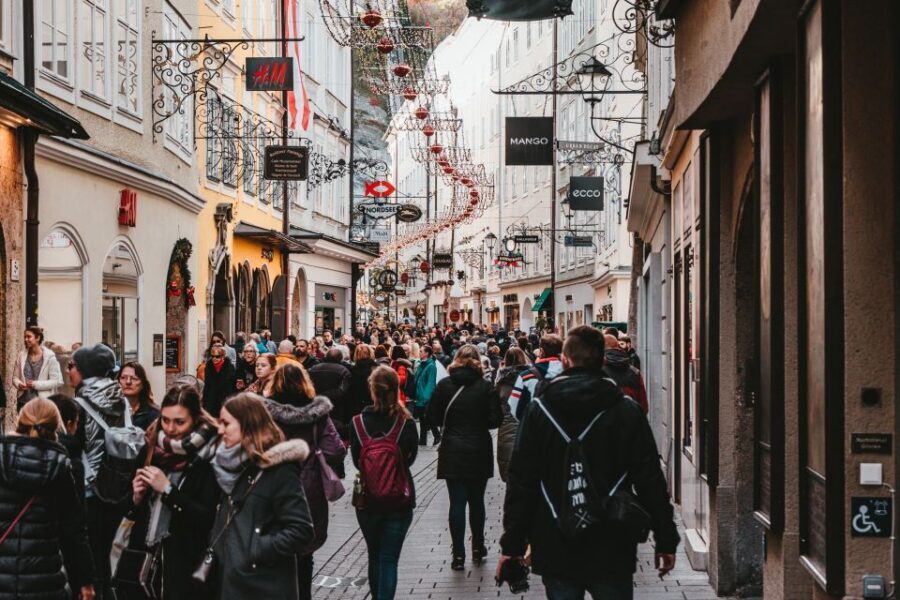 Salzburg: Express Walk with a Local in 60 minutes - Café Mozart Meet-Up: Why the start matters