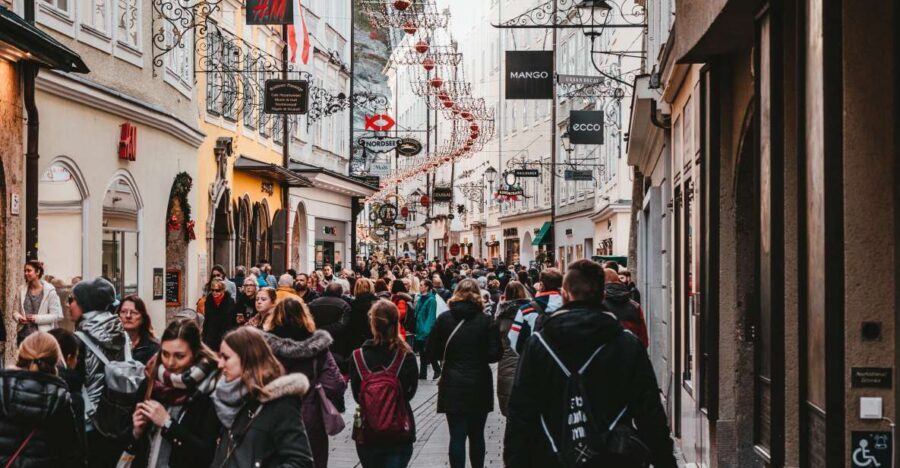 Salzburg: Express Walk with a Local in 60 minutes - Salzburg Cathedral: Learning how to read the city in one stop