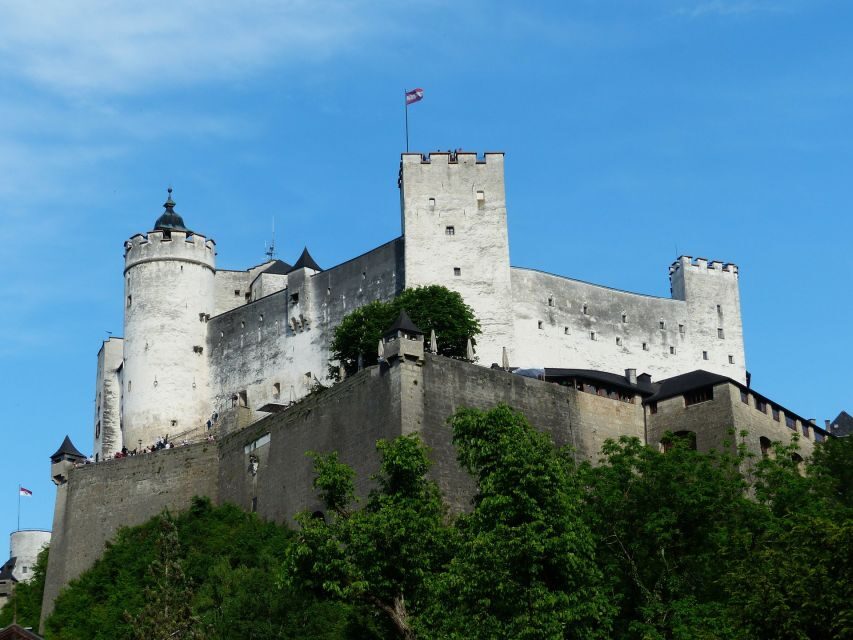 Salzburg: Express Walk with a Local in 60 minutes - 60–90 Minutes With a Local: The pace and what you’ll actually get
