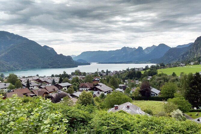 Salzburg Super Saver: Hallstatt & Original Sound of Music Tour - Leopoldskroner Weiher: the boating scene photo stop