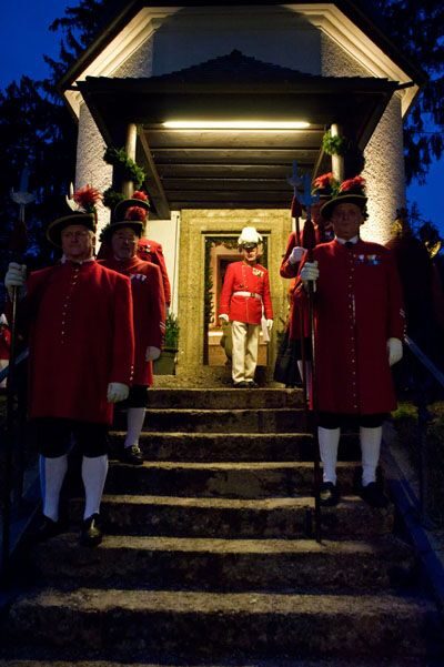 Silent Night Oberndorf Christmas Eve Tour from Salzburg - Who Should Book This Tour