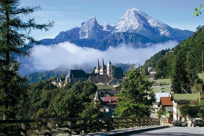 Skip-the-Line: Eagle's Nest in Berchtesgaden Tour from Salzburg - Hellbrunn to the Bavaria Border: Salzburg to the Königsee Valley