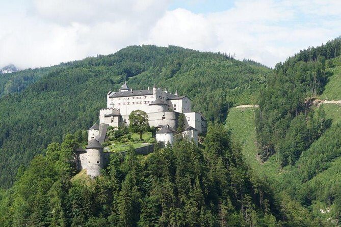 Sound of Music Private Tour including do-re-mi hiking trail - Mondsee wedding chapel: short stop, clear purpose