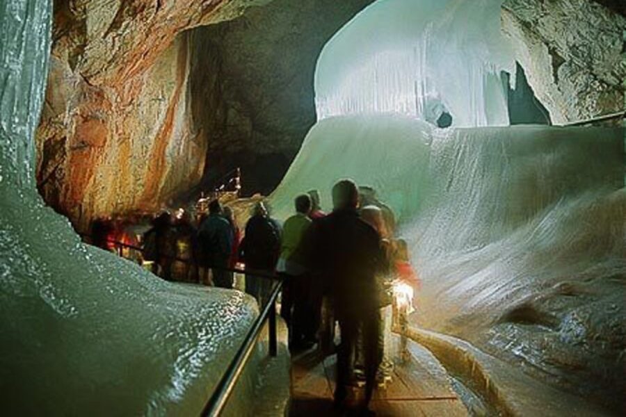 Werfen Ice Caves Private Tour - Entering the Ice World: what 4°C and 70 minutes of guided time means