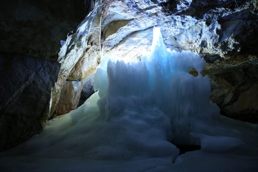 Werfen Ice Caves Private Tour - Fortress option near the ice: Hohenwerfen and birds of prey